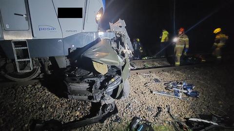 Auto wjechało pod pociąg, nie żyją dwie osoby