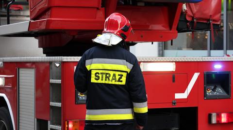 Pożar i wybuch w kamienicy w Poznaniu. Staż pożarna dalej prowadzi działania na miejscu