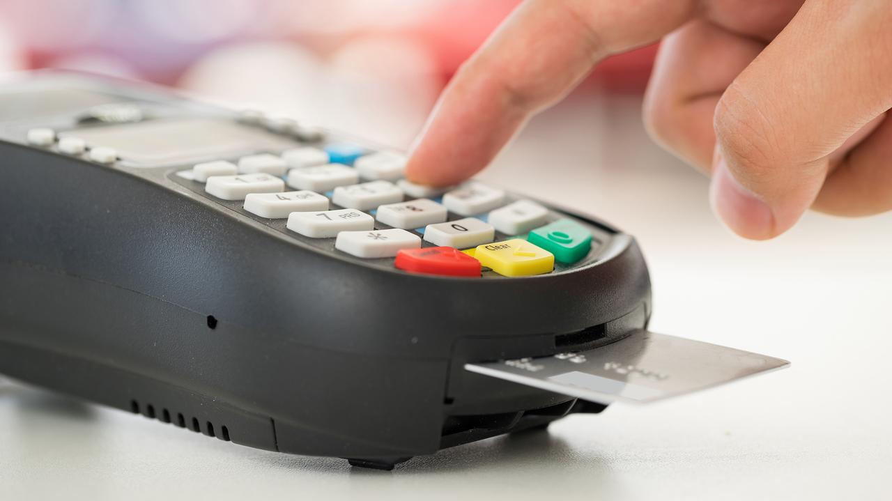 Polacy stawiają na tę formę płatności