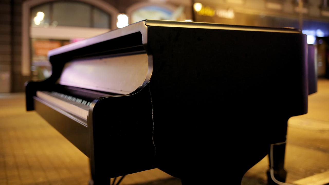 Fortepiany stały w centrum Katowic przez tydzień. Ktoś je zniszczył