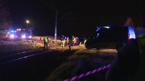 Dwie osoby podróżujące motocyklem zostały śmiertelnie potrącone przez pociąg w wielkopolskiej miejscowości Garki