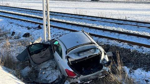 Lublin. Auto zderzyło się z pociągiem. Kierowca trafił do szpitala 