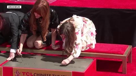 Priscilla Presley, Lisa Marie Presley i jej córki odcisnęły dłonie w Teatrze Chińskim Graumana, czerwiec 2022