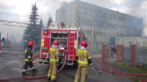 Duży pożar w Bydgoszczy. Ogień w budynkach firmy tekstylnej przy ul. Ołowianej