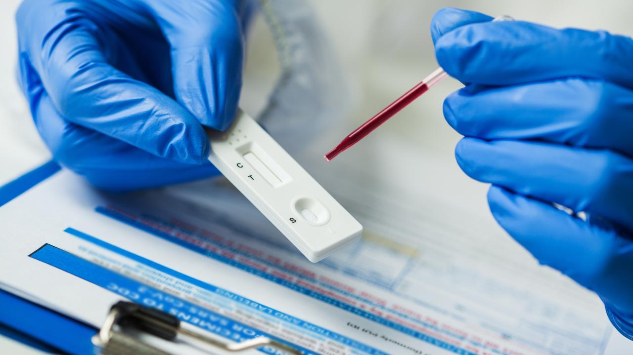 Testy antygenowe dla urzędników, pacjentów i białego personelu. Wałbrzych walczy z koronawirusem