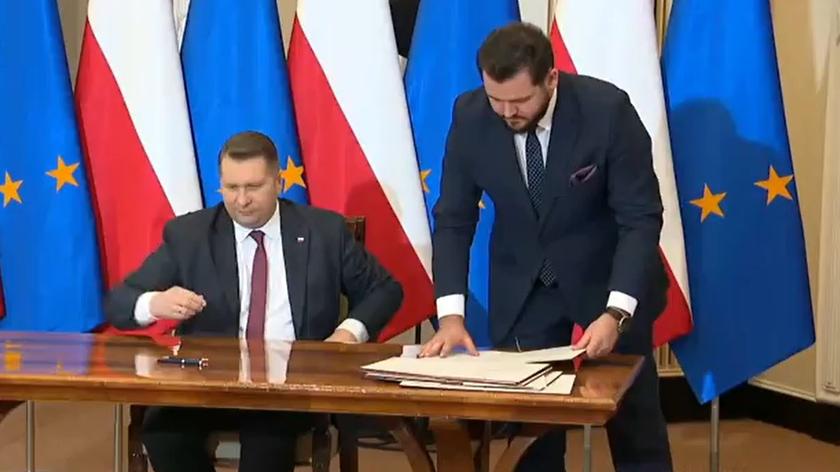 Mimo negatywnych ocen ekspertów otrzymali dotacje