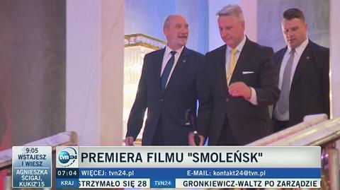 Wrażeniami po premierze "Smoleńska" nie chciał podzielić się szef MON