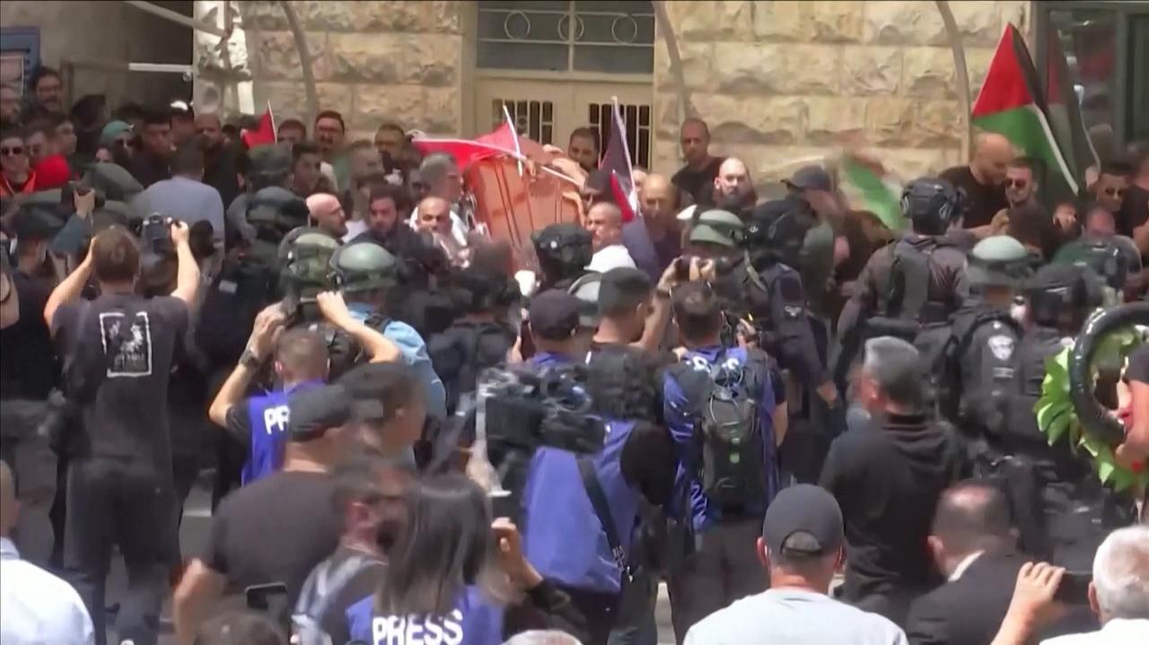 Israel.  Funeral de la periodista Shireen Abu Akleh en Jerusalén.  Enfrentamientos entre los dolientes y la inteligencia israelí