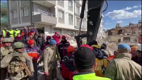Trzęsienie ziemi w Turcji. 74-letnia kobieta została uratowana spod rumowiska w Kahramanmaras, po 226 godzinach