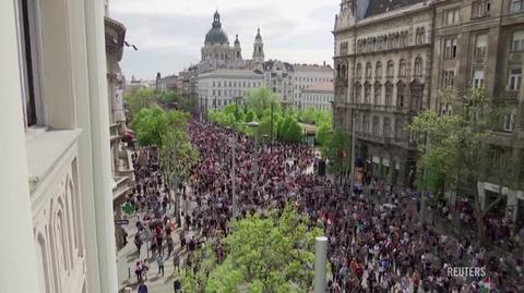 Główny krytyk Viktora Orbana zorganizował wielotysięczną demonstrację w Budapeszcie