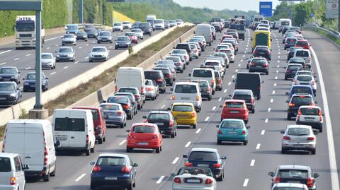 Fala mandatów z zagranicy dla polskich kierowców. Dominuje jeden kraj