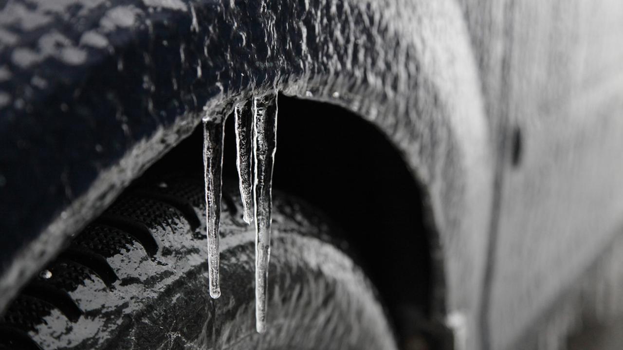 Niebezpieczna ślizgawica. Ostrzeżenia w 13 województwach