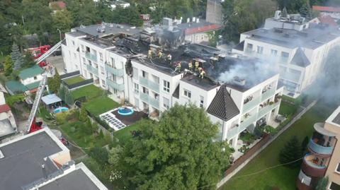 Strażacy dogaszają pożar dachu we Wrocławiu