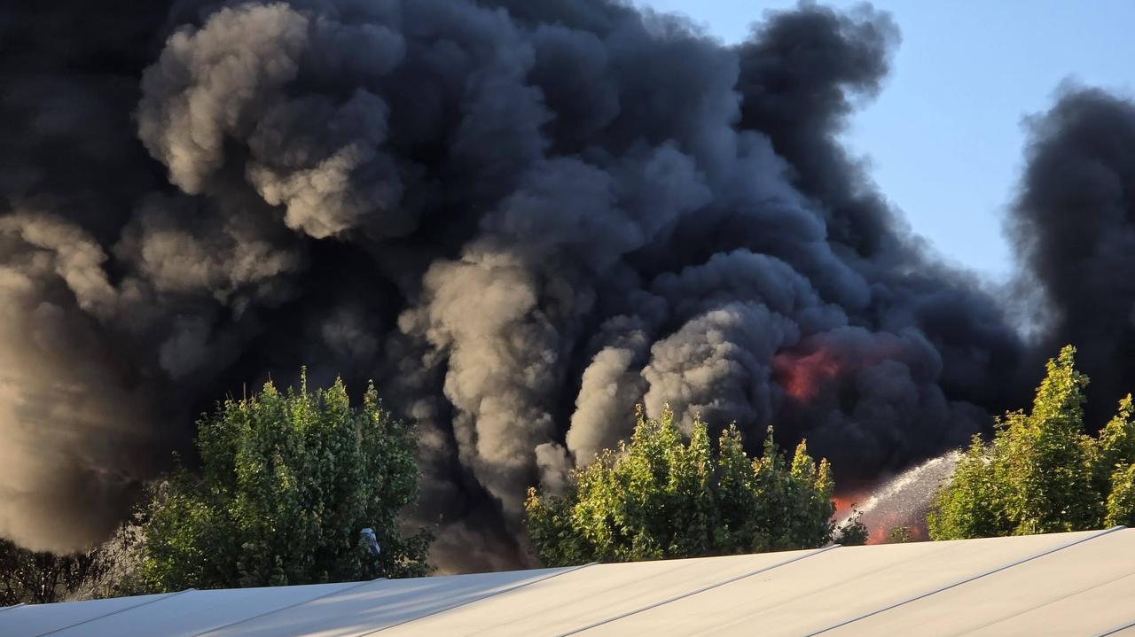 Fire breaks out at shower tray factory in Bielsko, Wielkopolska — 25 fire crews deployed