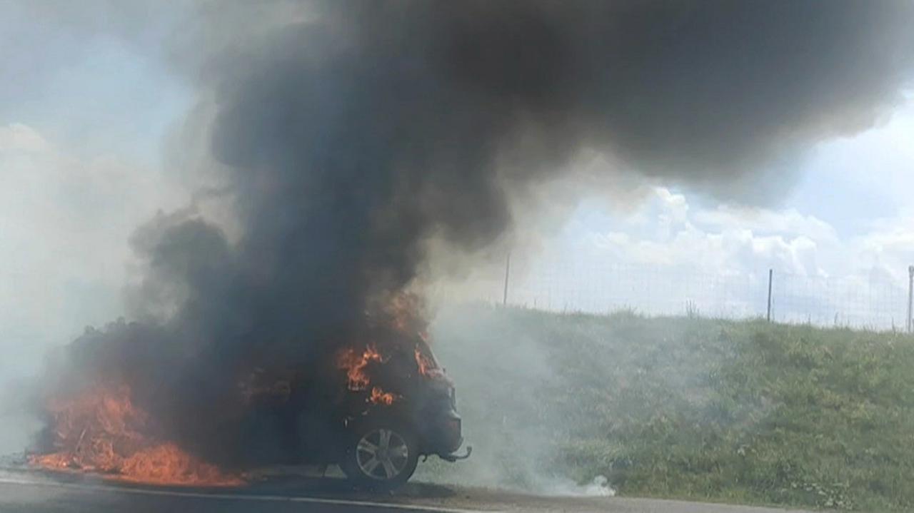 Pożar auta na A4 koło Brzezia — jezdnia w stronę Rzeszowa zablokowana