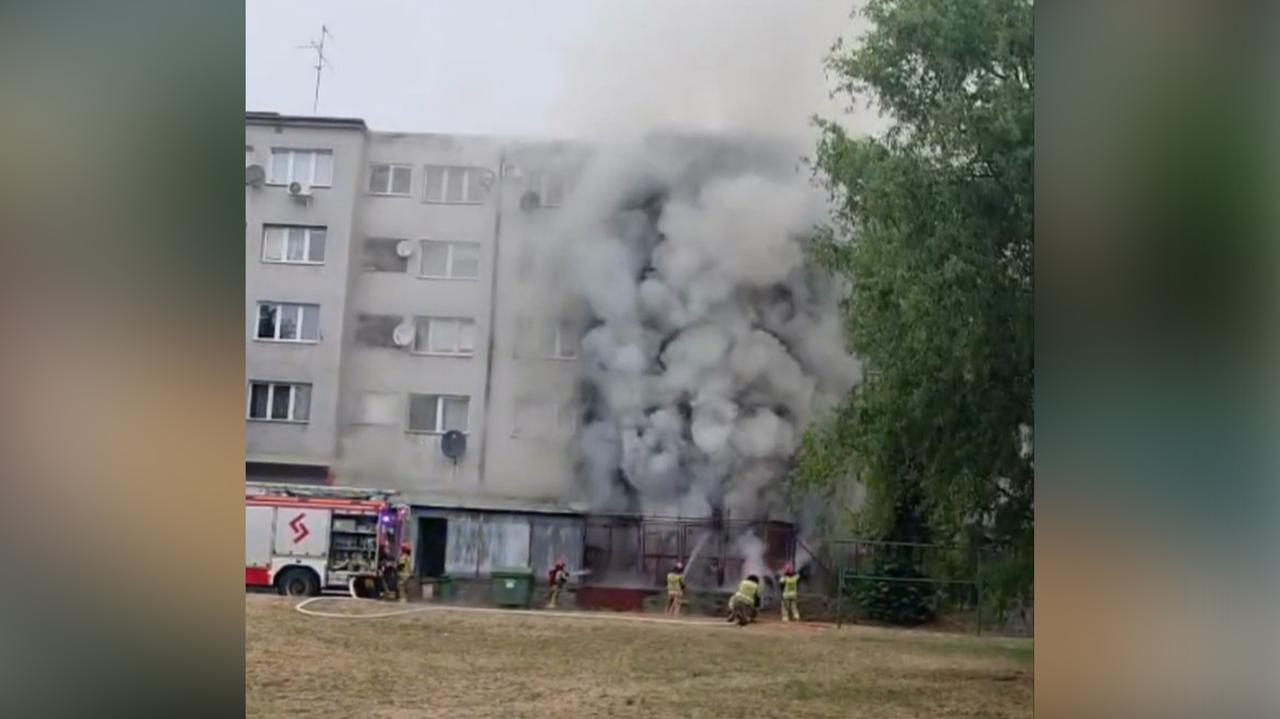 Strzelin warehouse fire spreads to block of flats, residents evacuated