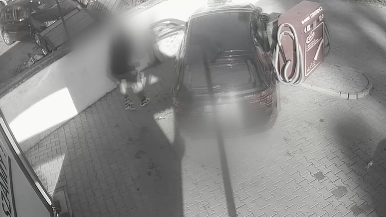 Dzierżoniów: dwaj handlarze papierosami bez akcyzy zatrzymani, jeden uciekał z niemowlęciem