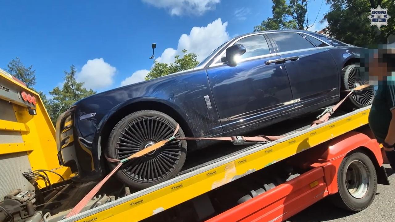 Zatrzymania w środowisku pseudokibiców, policjanci przejęli Rolls-Royce’a