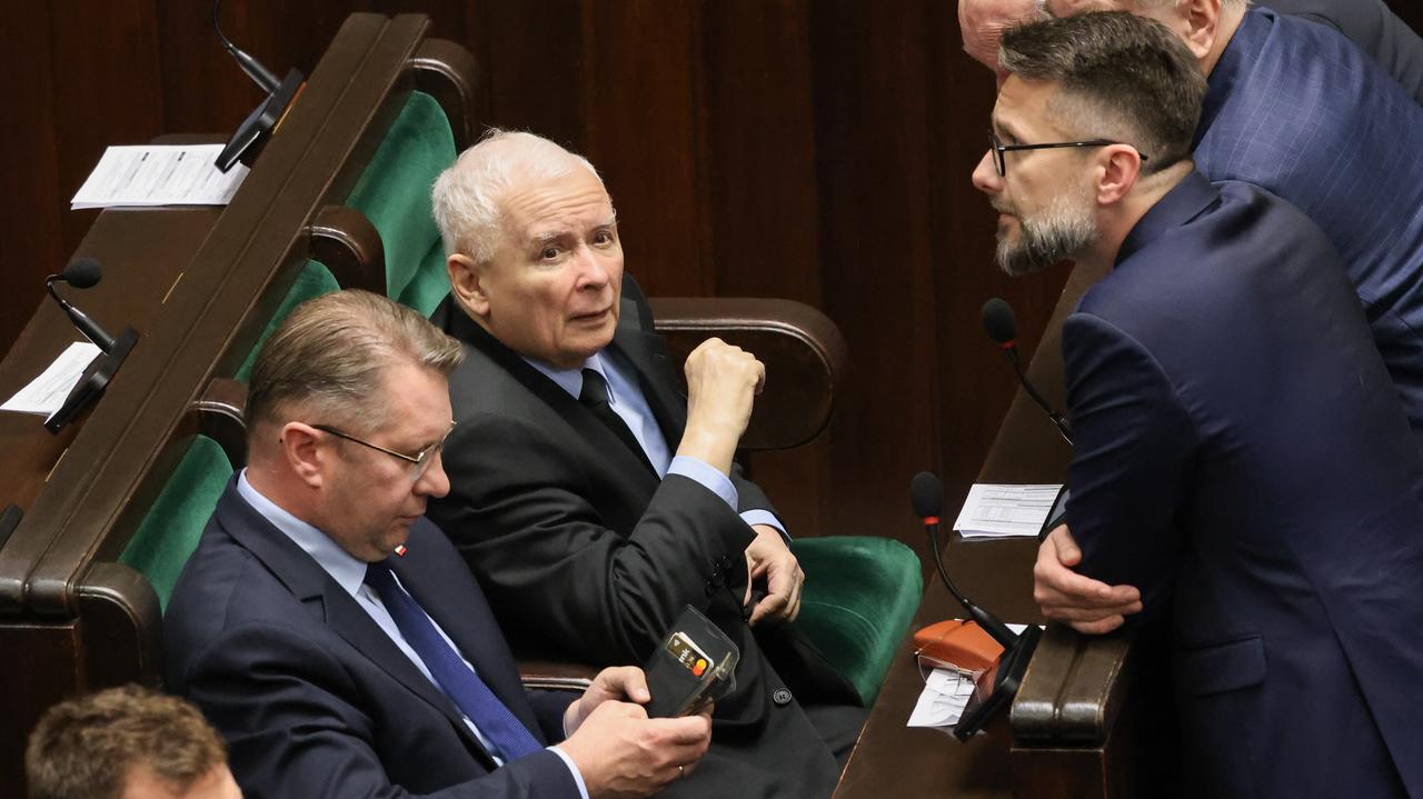 PiS Slides in Polls as Konfederacja Gains — Internal Party Conflict Continues