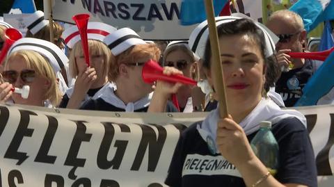 Głośny protest pielęgniarek przed Sejmem