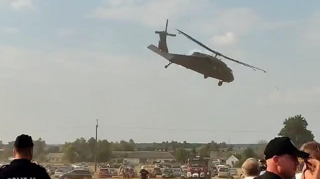 Wszczęto śledztwo w sprawie incydentu z policyjnym Black Hawkiem. "Zahaczył śmigłem o przewód"