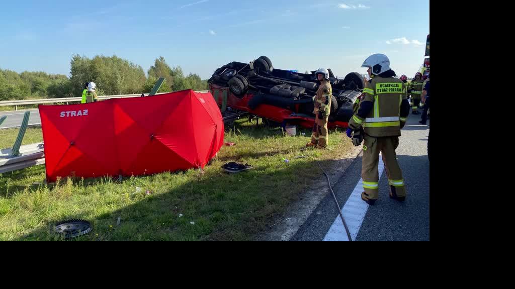 Dachowanie busa na autostradzie A4