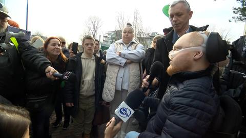 Protest osób z niepełnosprawnościami i ich opiekunów pod Sejmem
