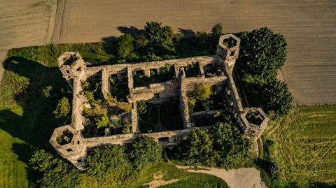 Ruiny pałacu w Podzamczu koło Kielc (wideo bez dźwięku)