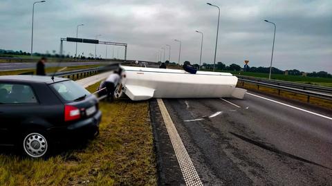 Przewrócona przyczepka z szybowcem na S-7