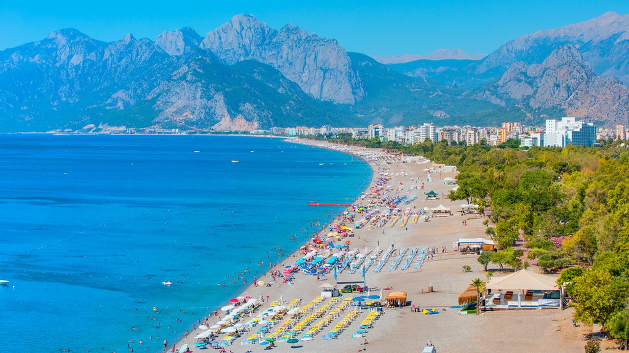 Türkiye.  Holidays 2024 – Poles choose to relax in Türkiye and are experts in the surprise of the year