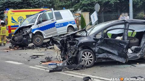 Zderzenie policyjnego radiowozu z samochodem osobowym w Szymbarku (woj. małopolskie)