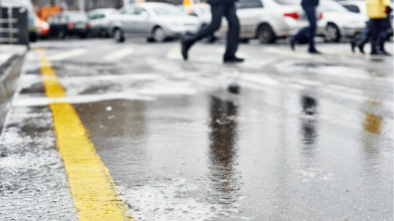 "Czarny lód" na drogach. Tam jest wyjątkowo ślisko