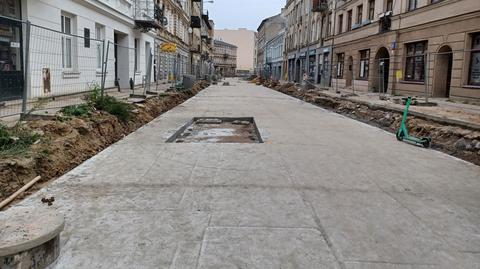 Z ulicy Legionów w Łodzi zniknęło auto oblane betonem