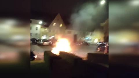 Pożar samochodu przed komisariatem policji we Wrocławiu 