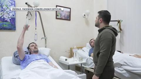 Zełenski odwiedził w szpitalu rannych żołnierzy (13.03.2022)