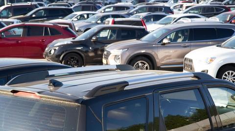 Rada UE przyjęła zakaz sprzedaży nowych samochodów spalinowych po 2035 r.