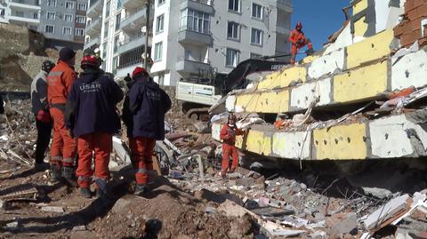 Polscy ratownicy w Turcji prowadzą nawoływanie na gruzach. Relacja Pawła Łukasika