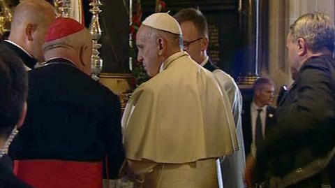 Papież Franciszek w drodze na spotkanie z polskimi biskupami w Katedrze na Wawelu