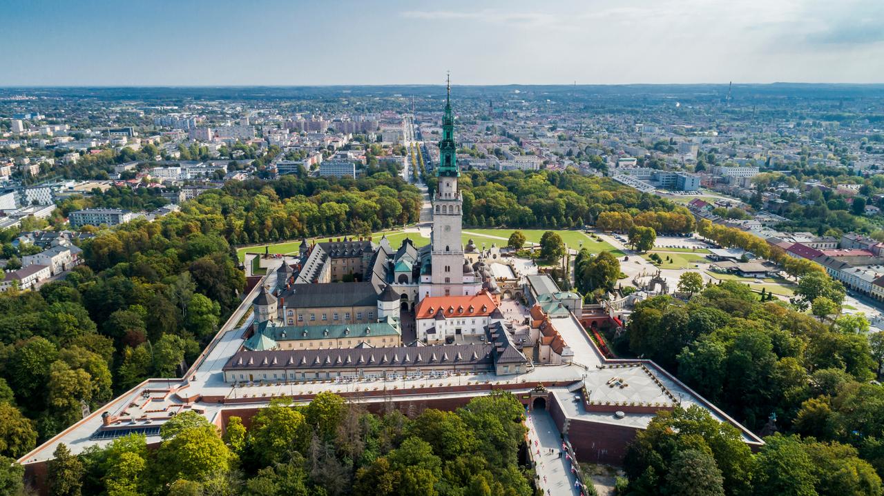 Przeor Jasnej Góry pierwszy raz o pielgrzymce z udziałem Nawrockiego