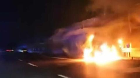 Pożar samochodu na autostradzie w wigilijną noc