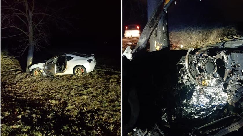 Uzarzewo: Auto uderzyło w drzewo, 25-latka wyciągnął z płomieni inny kierowca