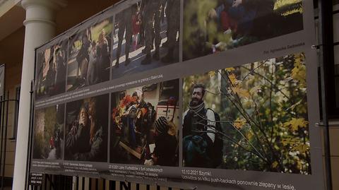 W centrum Białegostoku można oglądać wystawę zdjęć ludzi cierpiących na granicy 