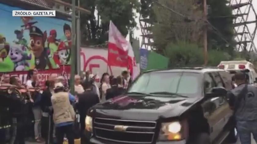 "Demokracja już". Okrzyki przed ambasadą w Meksyku