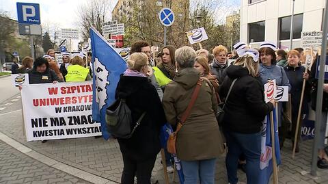 Manifestacja pielęgniarek w centrum Krakowa. Chcą płac odpowiadających ich wykształceniu