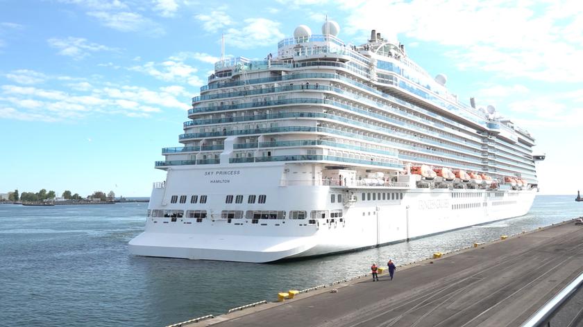 Wycieczkowiec Sky Princess wpłynął do Portu w Gdyni