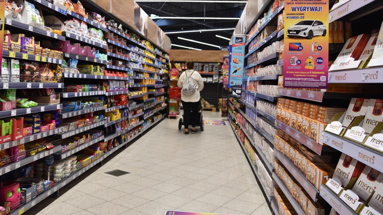 Zwolnienia grupowe w dużej sieci handlowej