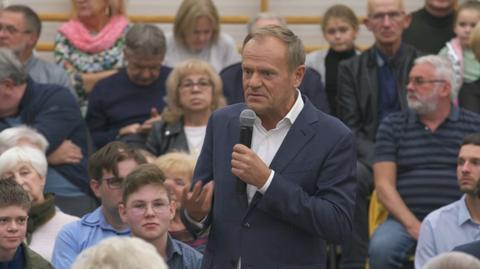 Tusk do Kaczyńskiego: Zanim kupisz Żabkę, kup coś w Żabce