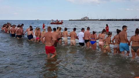 "Łańcuch życia" na plaży w Sopocie