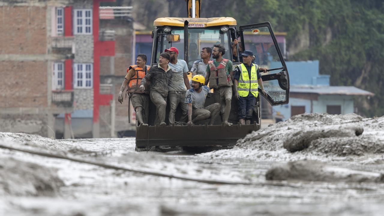 Ekspert o powodzi w Nepalu: akcja ratunkowa będzie bardzo trudna