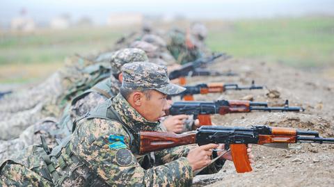 Oddziały rosyjskich wojsk w ramach misji ODKB opuściły Kazachstan. Wideo archiwalne  